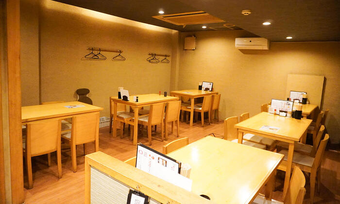 39魚町店テーブル席画像
