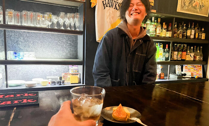 笑うBAR CASAのマスター